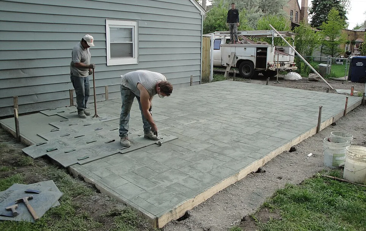 Imprinted concrete driveway surface