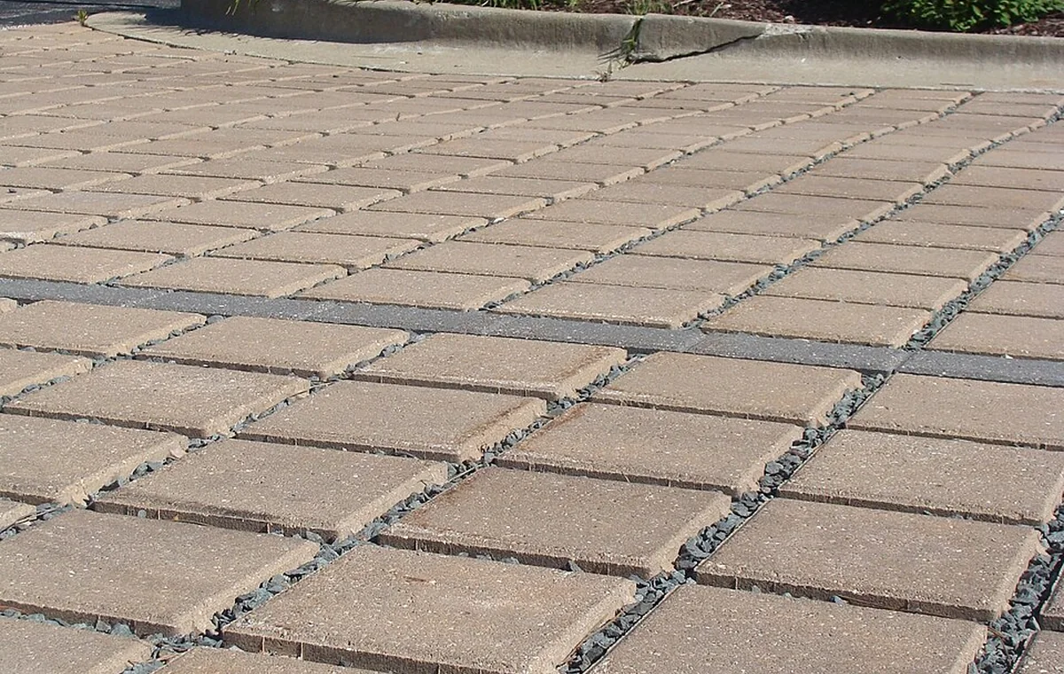 Permeable paving driveway surface